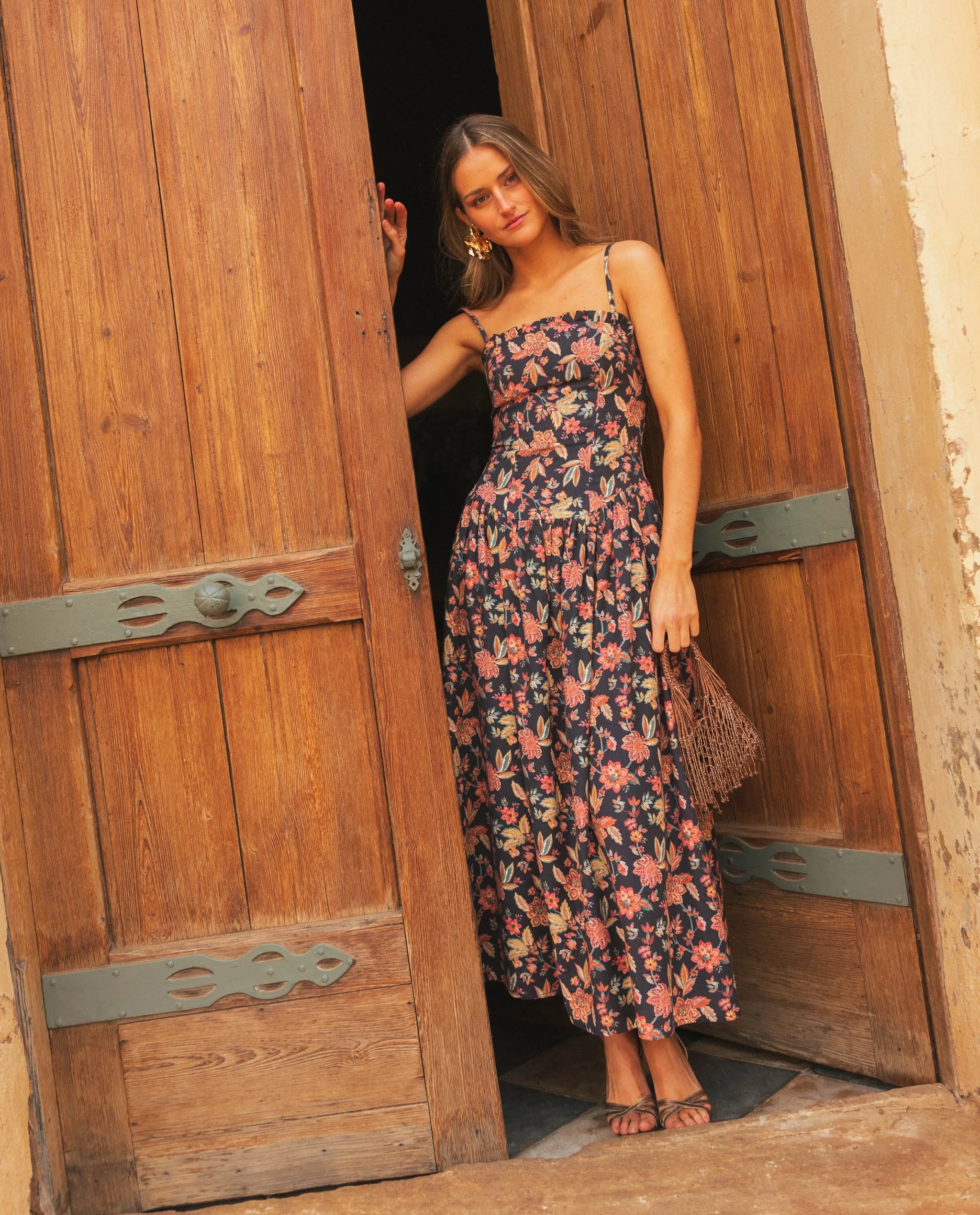 Printed bodice dress with ruffle ruffle at neckline | THE-ARE guest Printed bodice dress with ruffle ruffle at neckline | THE-ARE guest