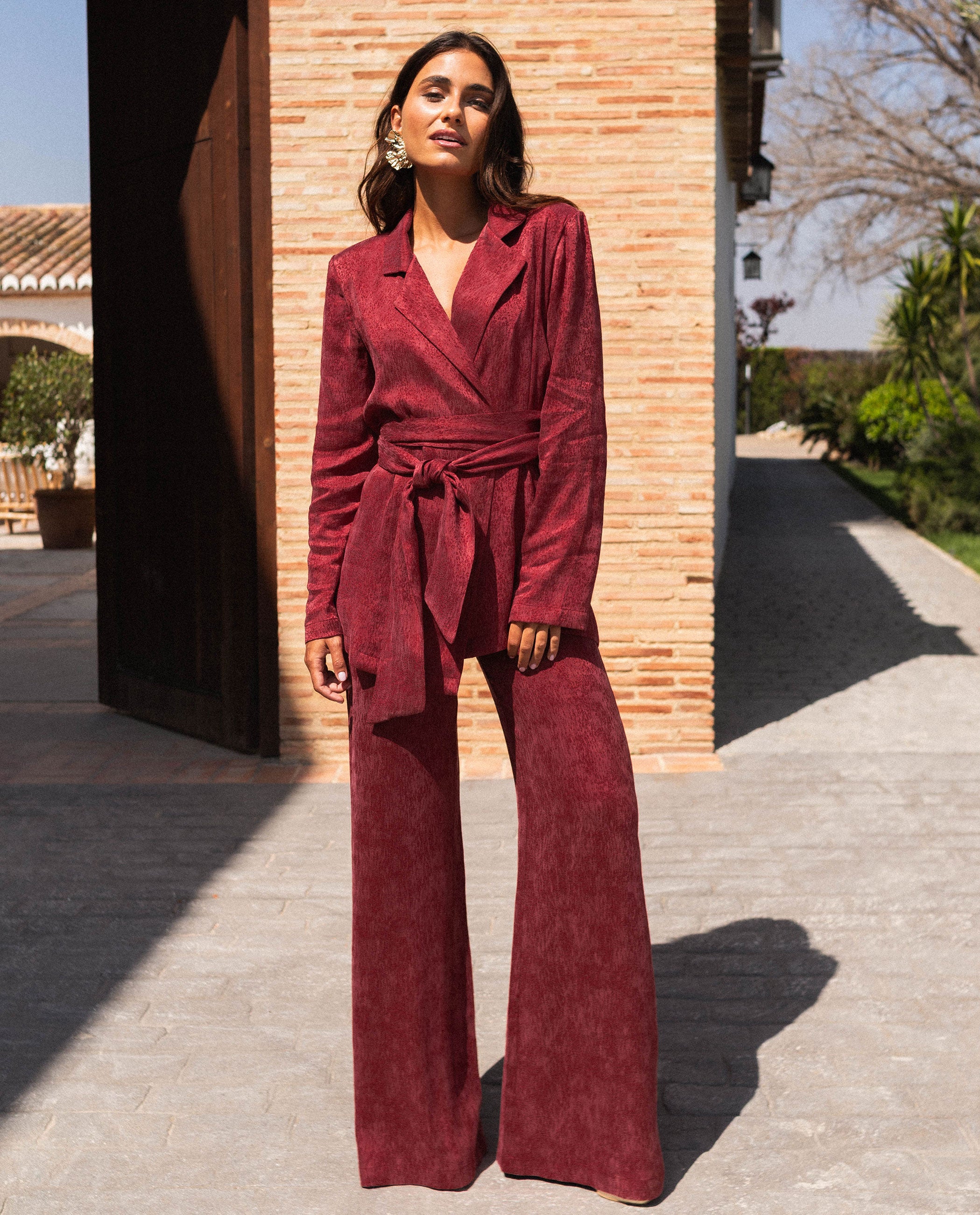 Elégant pantalon évasé bourgogne THE-ARE Guests - Main Image