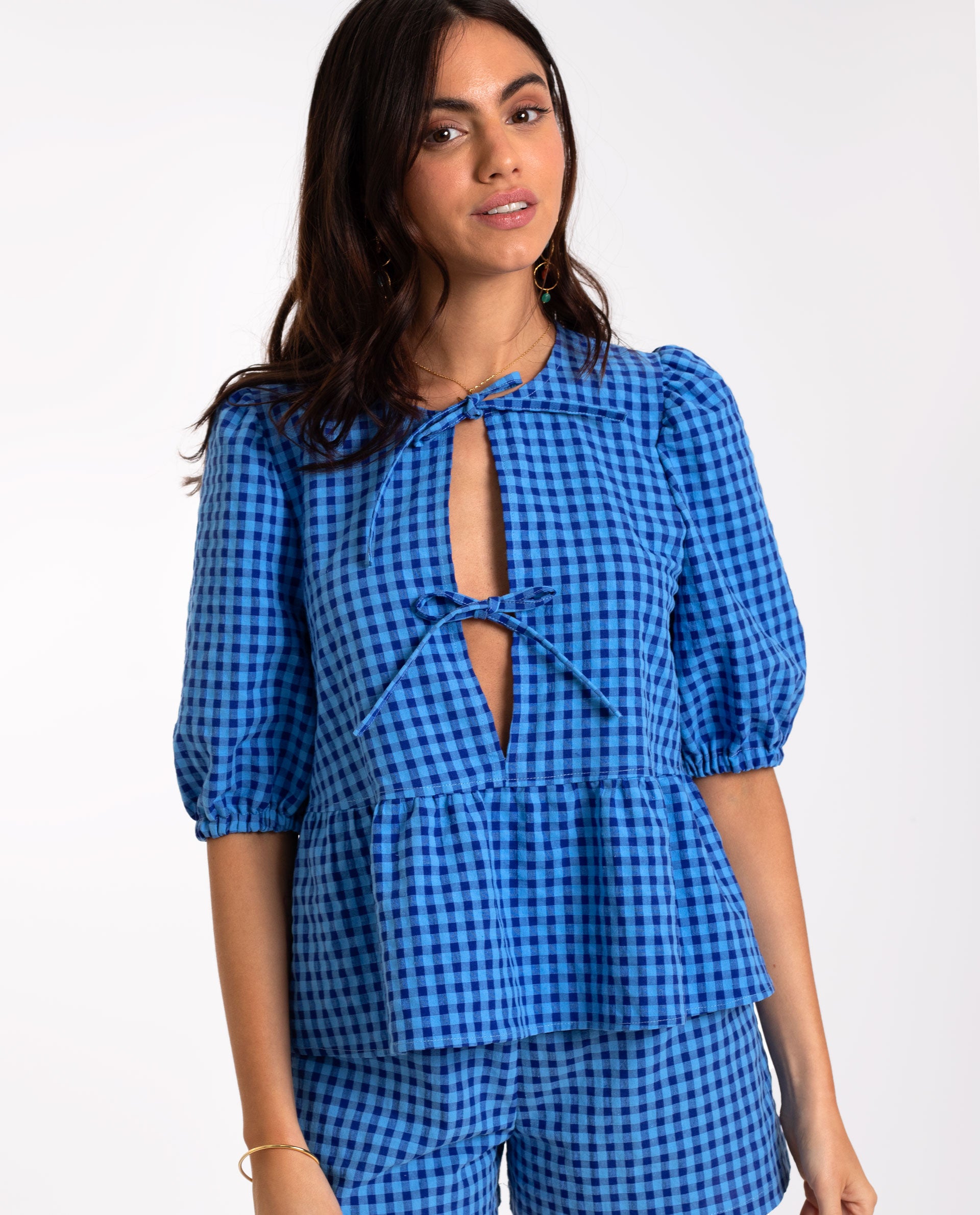 Outfit Con Camisa De Cuadros Azul Mujer Blusa Azul Outfit Rojo Y