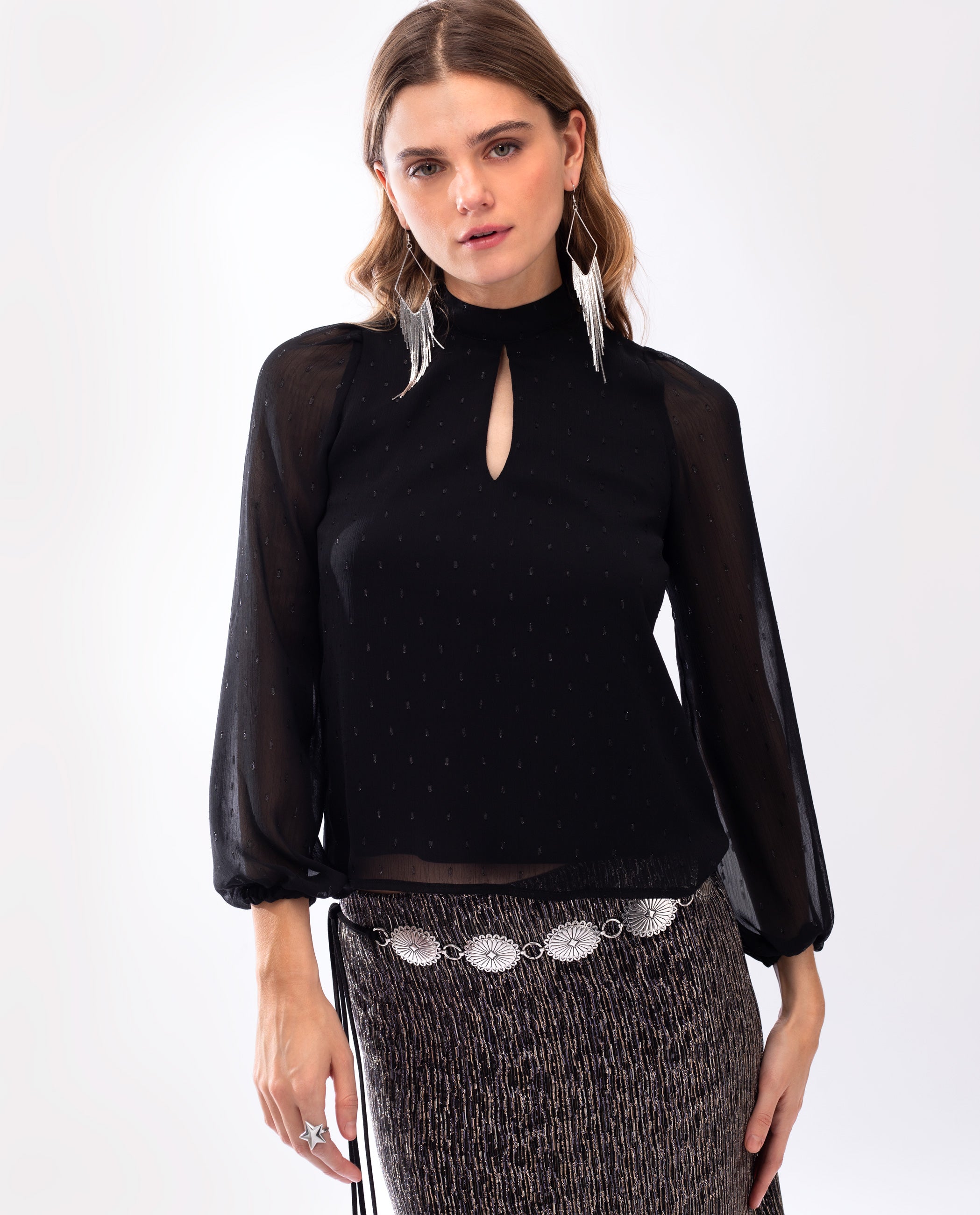 Blusa Negra Elegante de Gasa Plumeti con Brillo THE-ARE