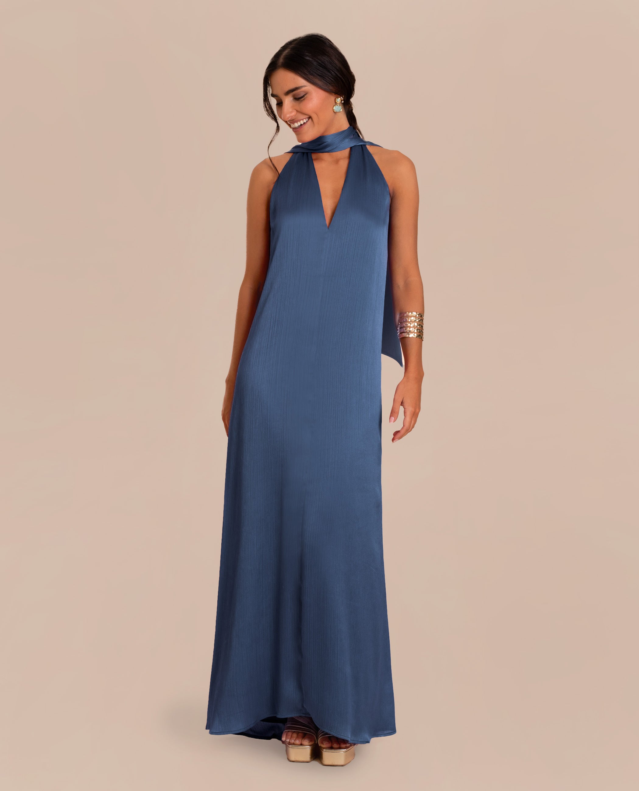 Vestido Largo Azul con Espalda Descubierta Invitadas THE-ARE