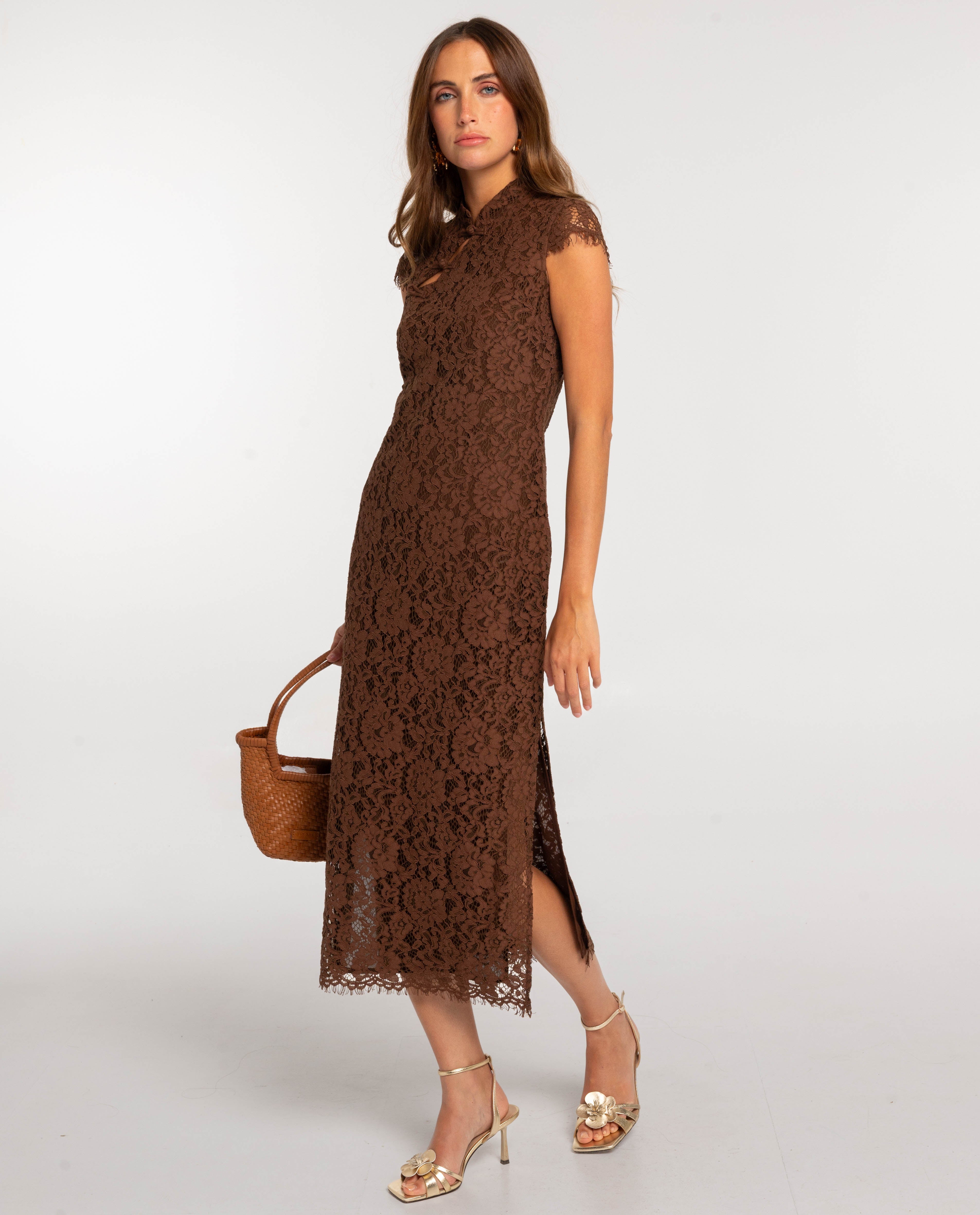 Vestido midi de encaje con cuello mao y alamares | THE-ARE Vestido midi de encaje con cuello mao y alamares | THE-ARE