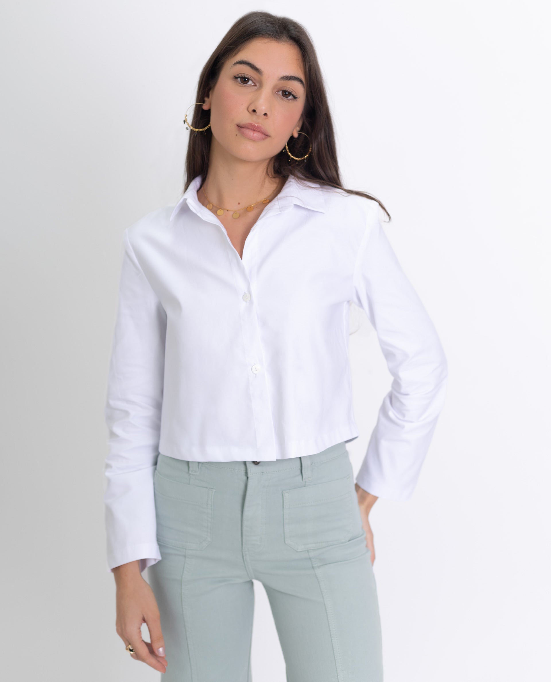 Rizado Aplicar Asesorar Women's White Cropped Shirt with Buttons | THE-ARE