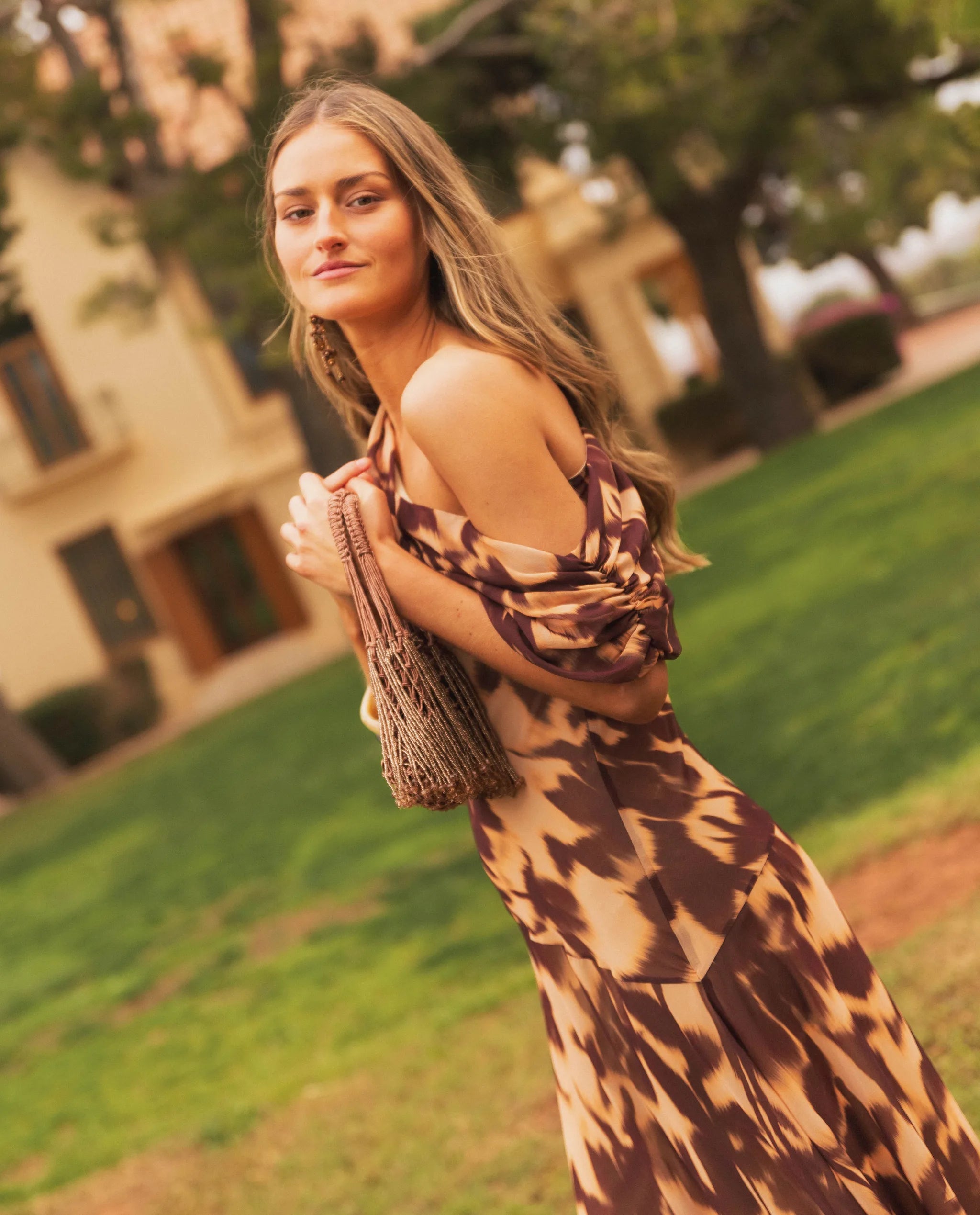 Asymmetrical midi dress with brown print | THE-ARE guest Asymmetrical midi dress with brown print | THE-ARE guest