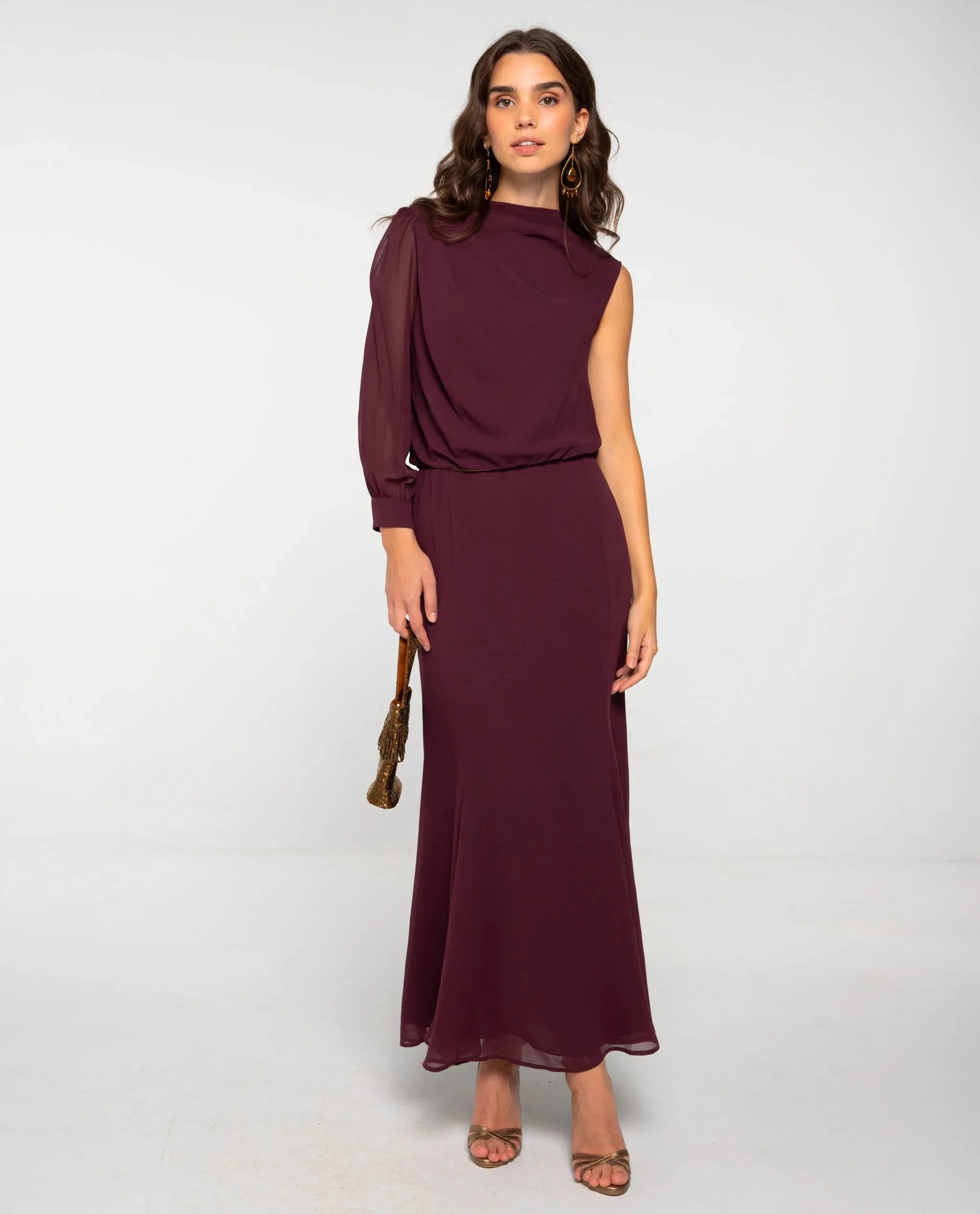 Burgundy A-line maxi skirt | THE-ARE Guest Outfit Burgundy A-line maxi skirt | THE-ARE Guest Outfit