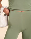 PANTALÓN ALGECIRAS | Pantalón Elegante Pata Ancha Caqui | Invitadas THE-ARE
