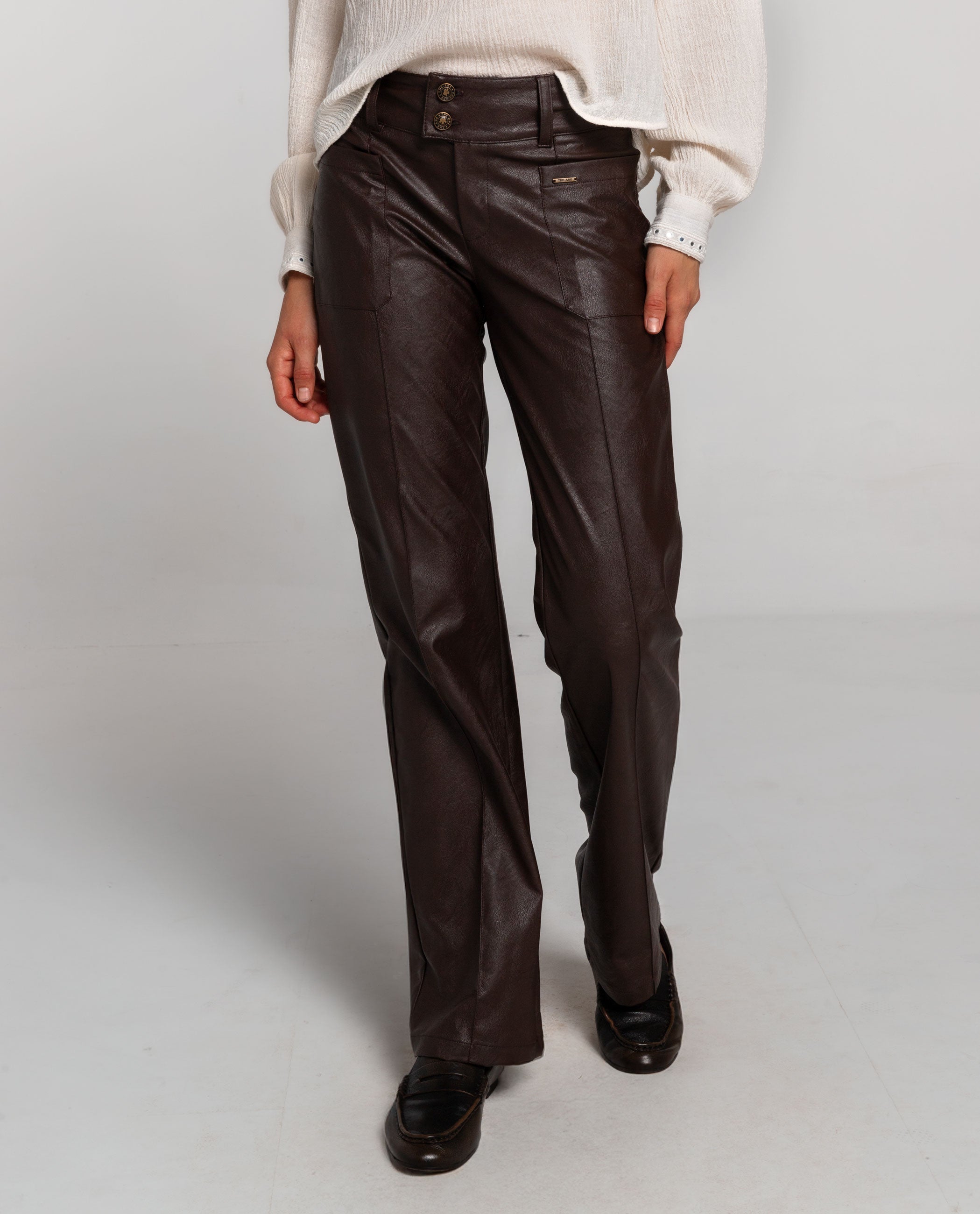 Pantalón largo de polipiel marrón Casual THE-ARE
