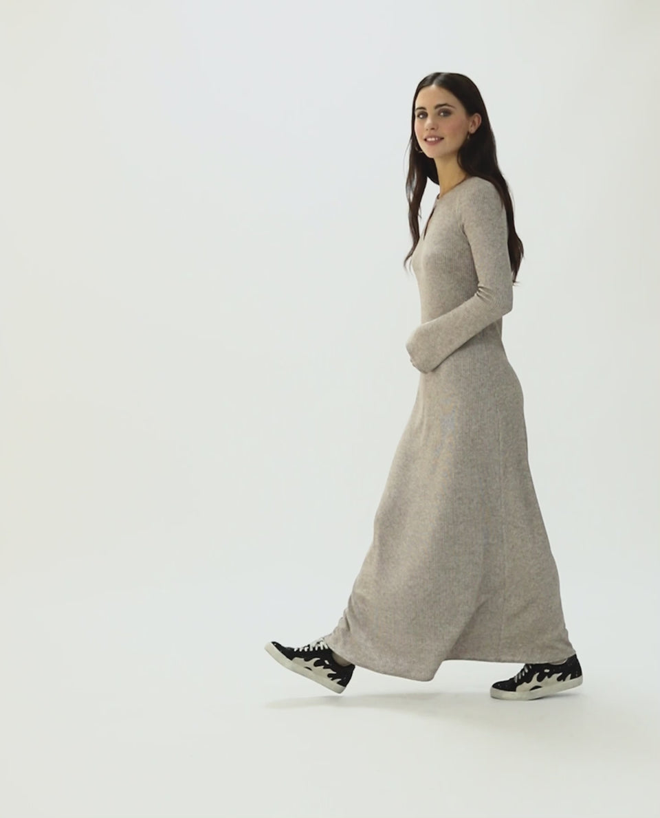 VESTIDO SPOTLIGHT | Vestido Largo Beige de Punto con Brillo | THE-ARE