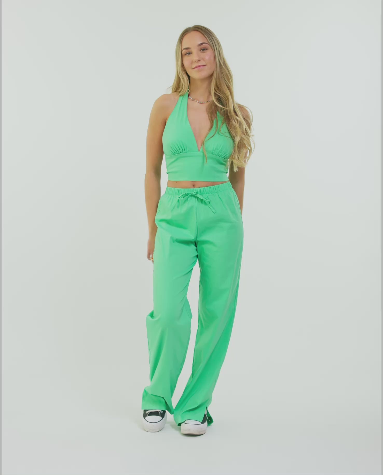 PANTALÓN PALM BEACH | Pantalón Fluido Verde de Mujer con Aberturas | THE-ARE
