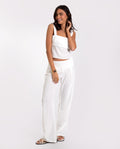 Top Blanco de Lino con Tirantes y Espalda Descubierta | THE-ARE