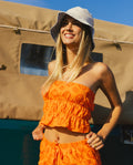 TOP SET BREEZE | Top Palabra de Honor Estampado Naranja | Colección Verano THE-ARE