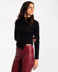 Top Negro de Punto Asimétrico con Cuello Alto | Colección Invierno THE-ARE