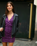 VESTIDO HIT THE TOWN | Vestido Corto Morado con Manga Larga | THE-ARE