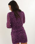 VESTIDO HIT THE TOWN | Vestido Corto Morado con Manga Larga | THE-ARE