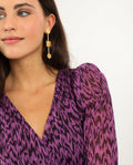 VESTIDO HIT THE TOWN | Vestido Corto Morado con Manga Larga | THE-ARE