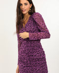 VESTIDO HIT THE TOWN | Vestido Corto Morado con Manga Larga | THE-ARE