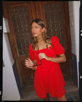 Vestido Corto Rojo con Mangas Cortas Abullonadas | THE-ARE