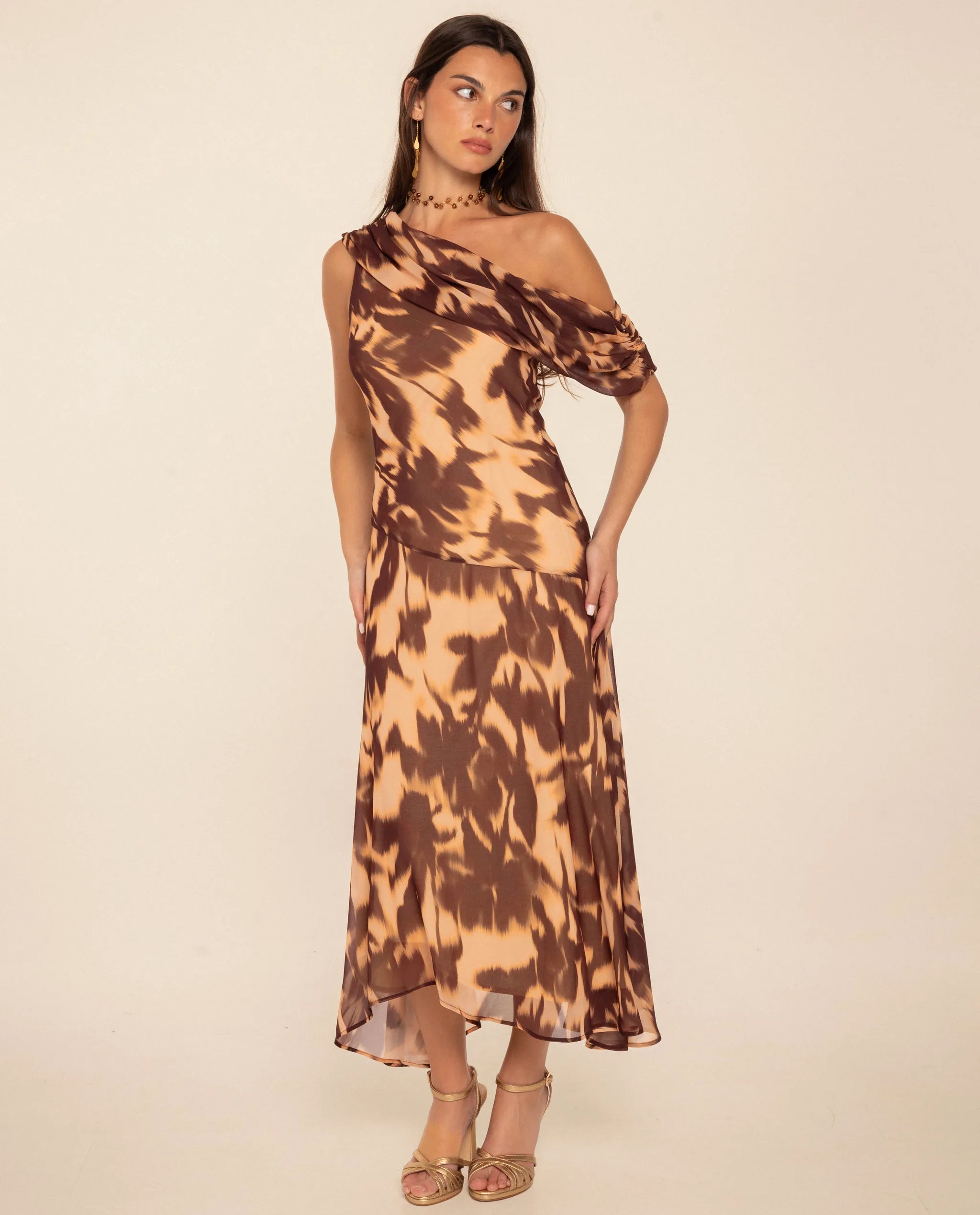Asymmetrical midi dress with brown print | THE-ARE guest Asymmetrical midi dress with brown print | THE-ARE guest