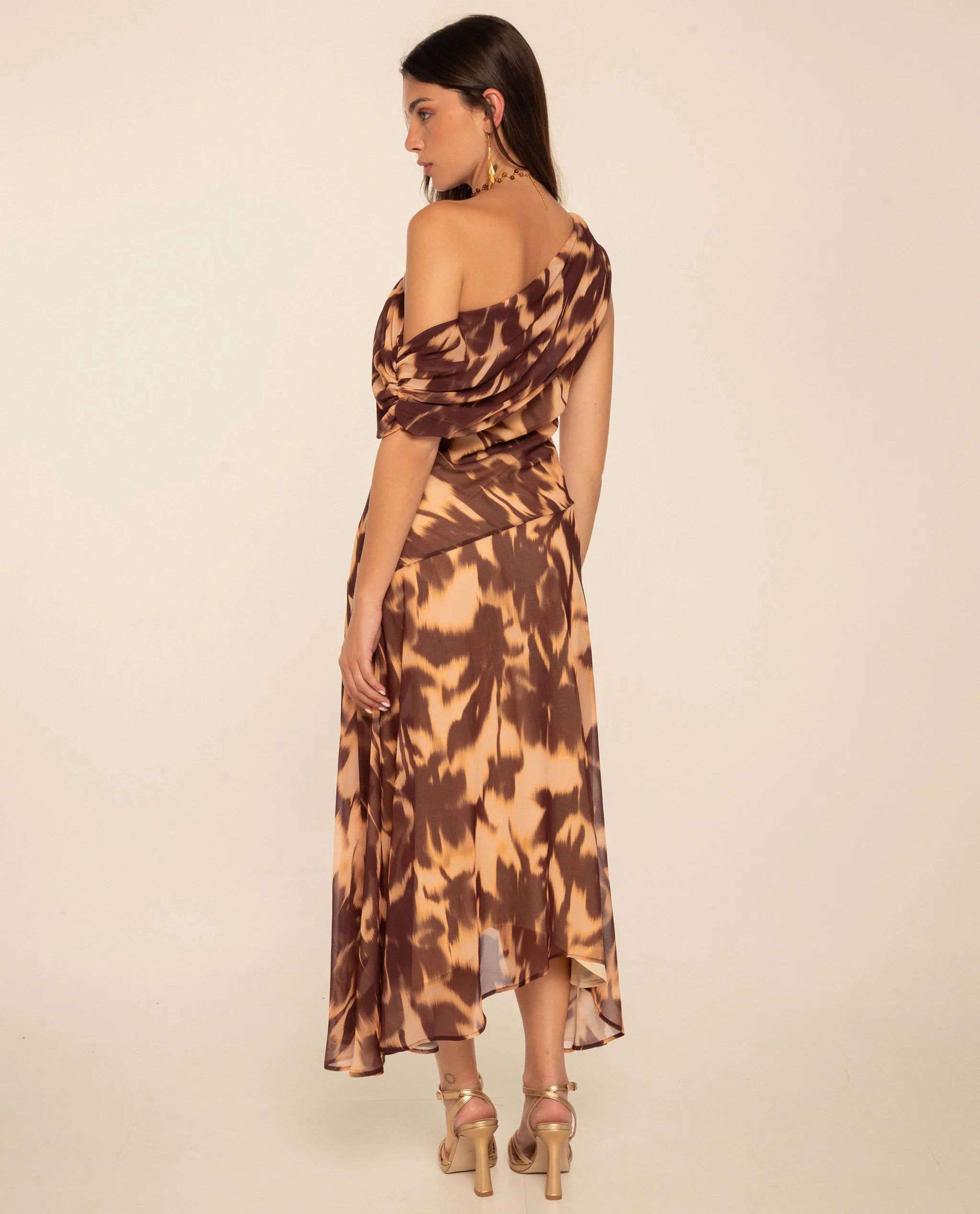 Asymmetrical midi dress with brown print | THE-ARE guest Asymmetrical midi dress with brown print | THE-ARE guest