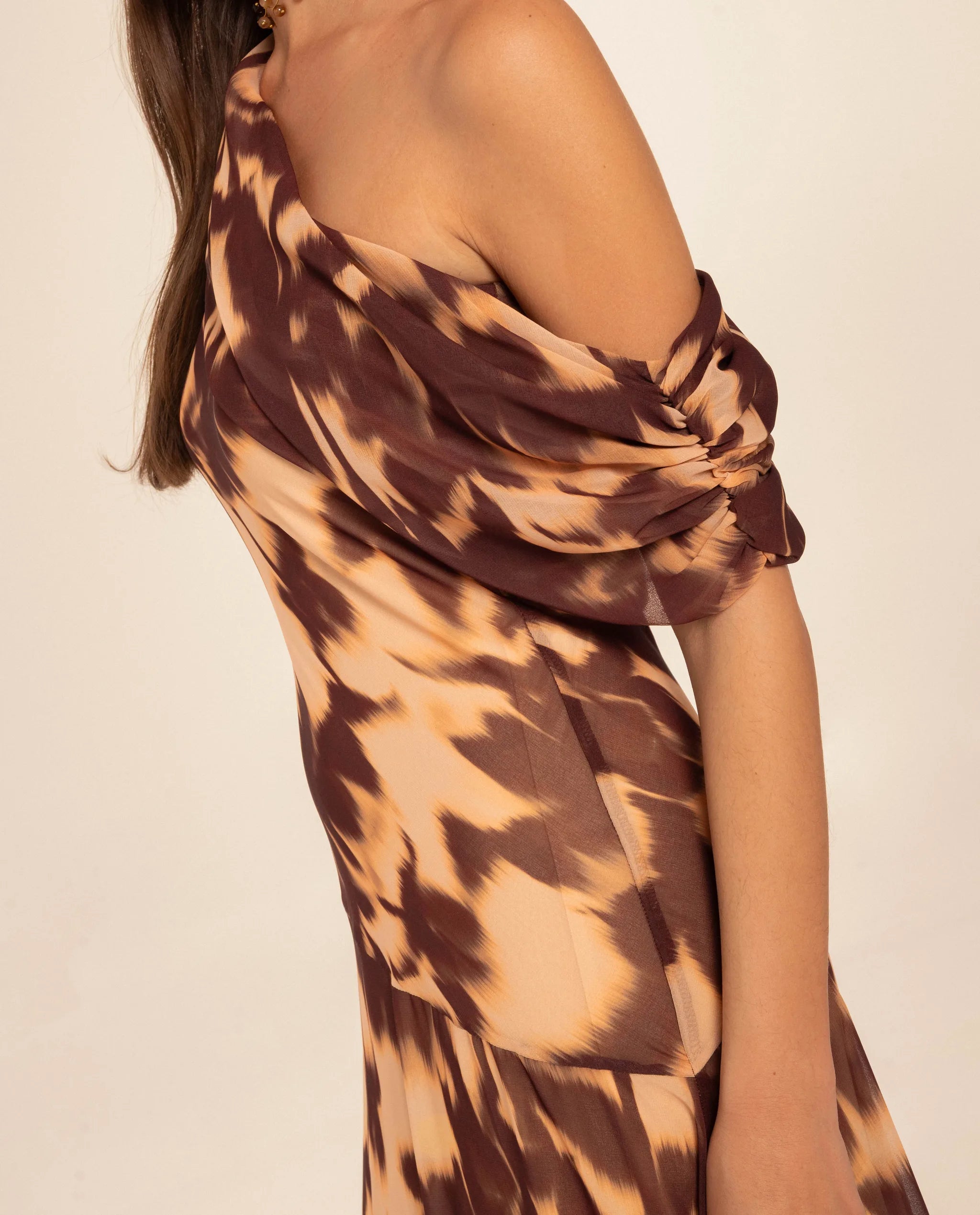 the are brown dress Asymmetrical midi dress with brown print