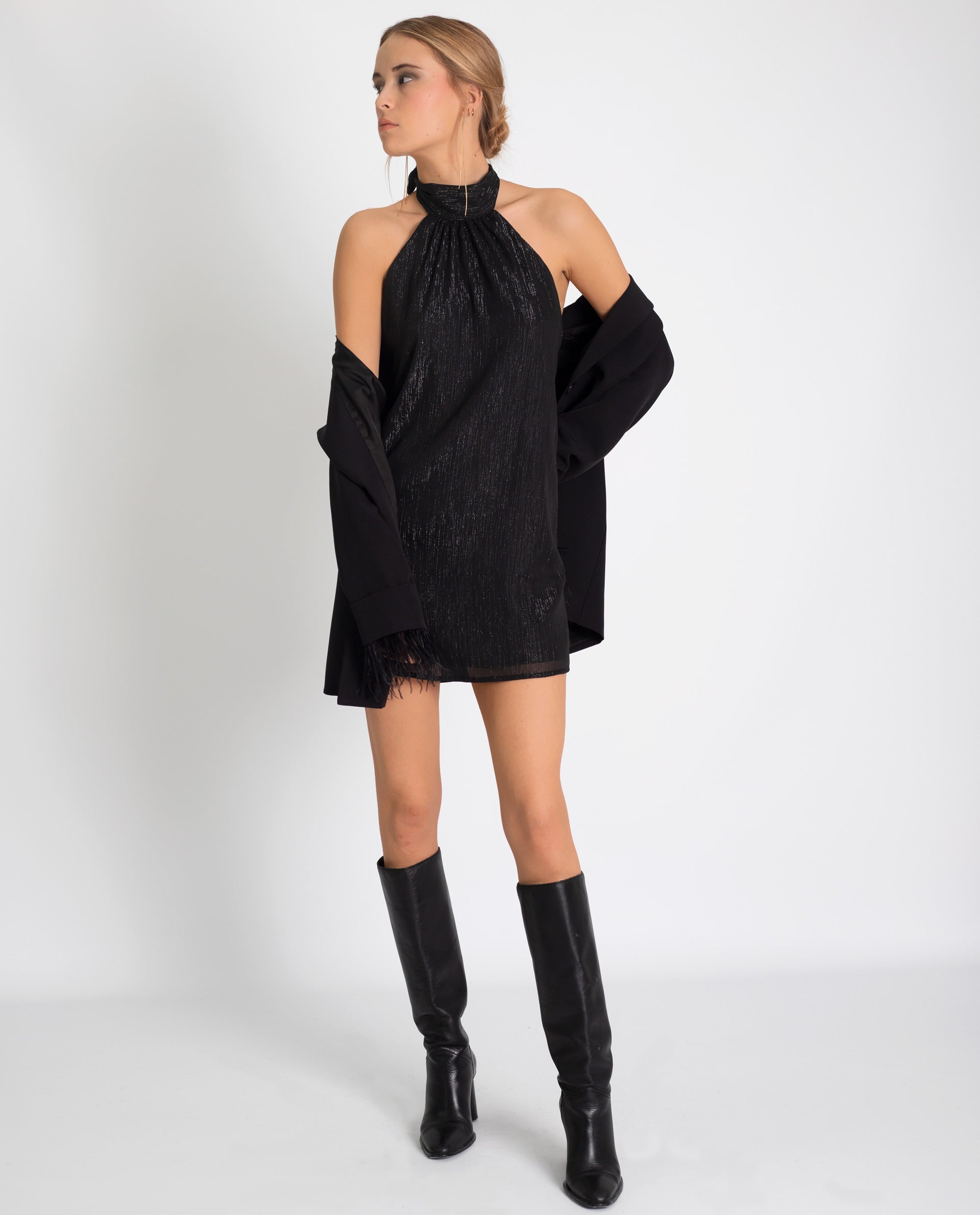 Vestido Corto Negro Sin Mangas Halter Colección Otoño THE-ARE