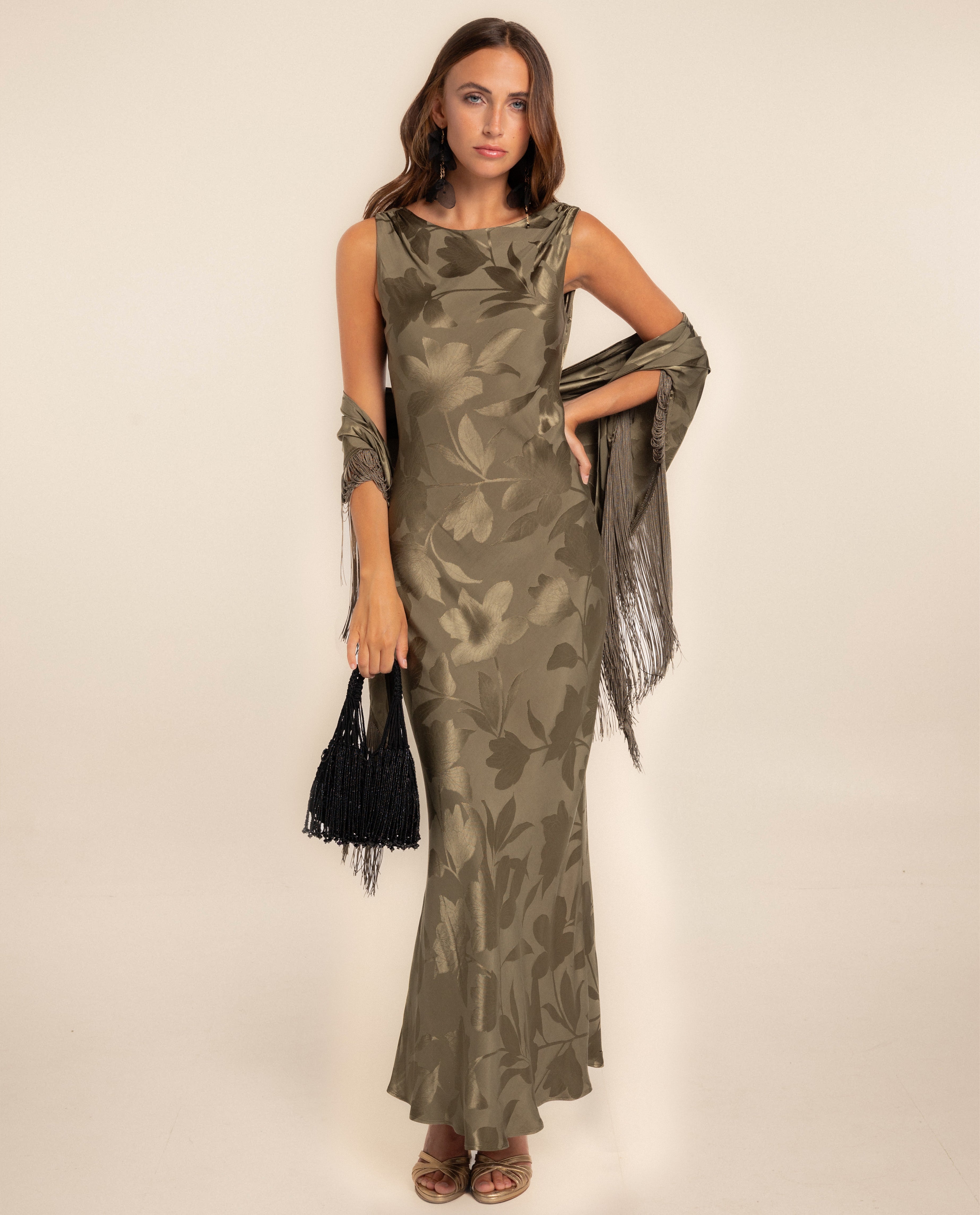midi dress mean Women's Velquis Pegged White S/M/L/Customize BLVD White / S and elegant evenings. What are Midi Dresses? -
