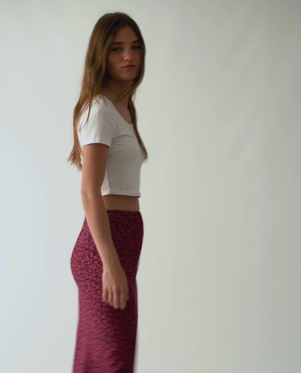 CAMISETA READY TO LIVE | Camiseta Crop Top Blanco de Mujer con Manga Corta | THE-ARE