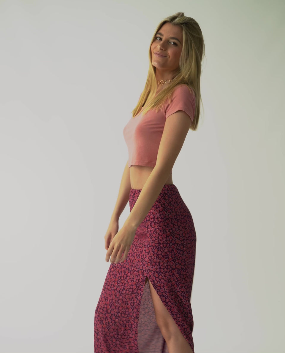 CAMISETA READY TO LIVE | Camiseta Crop Top Rosa de Mujer con Manga Corta | THE-ARE