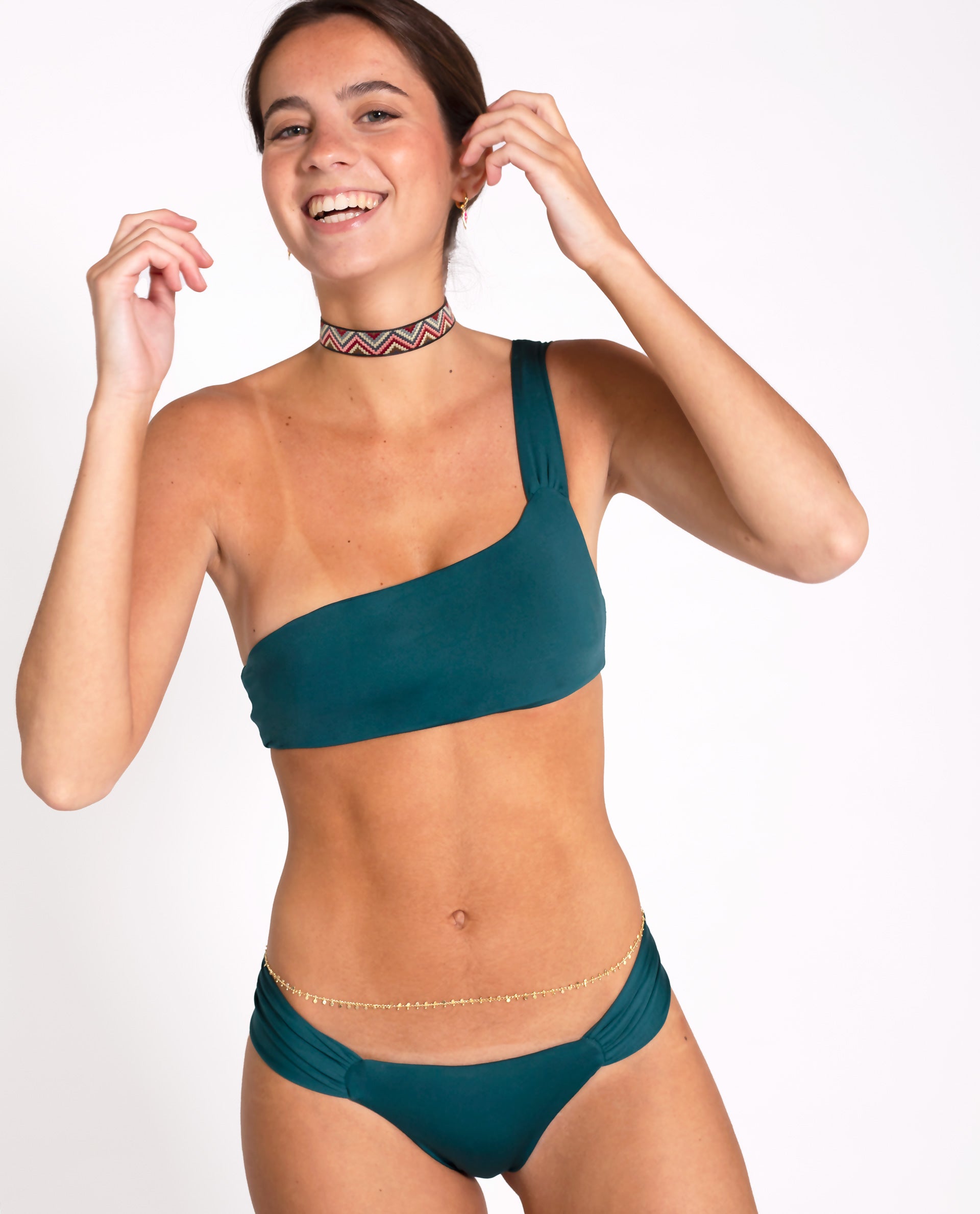BIKINI NICKNAME | Bikini Asimétrico Verde con Fruncidos | Bikinis y Bañadores THE-ARE