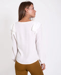 BLUSA INSPIRE | Blusa Blanca con Volantes de Manga Larga Romántica | THE-ARE