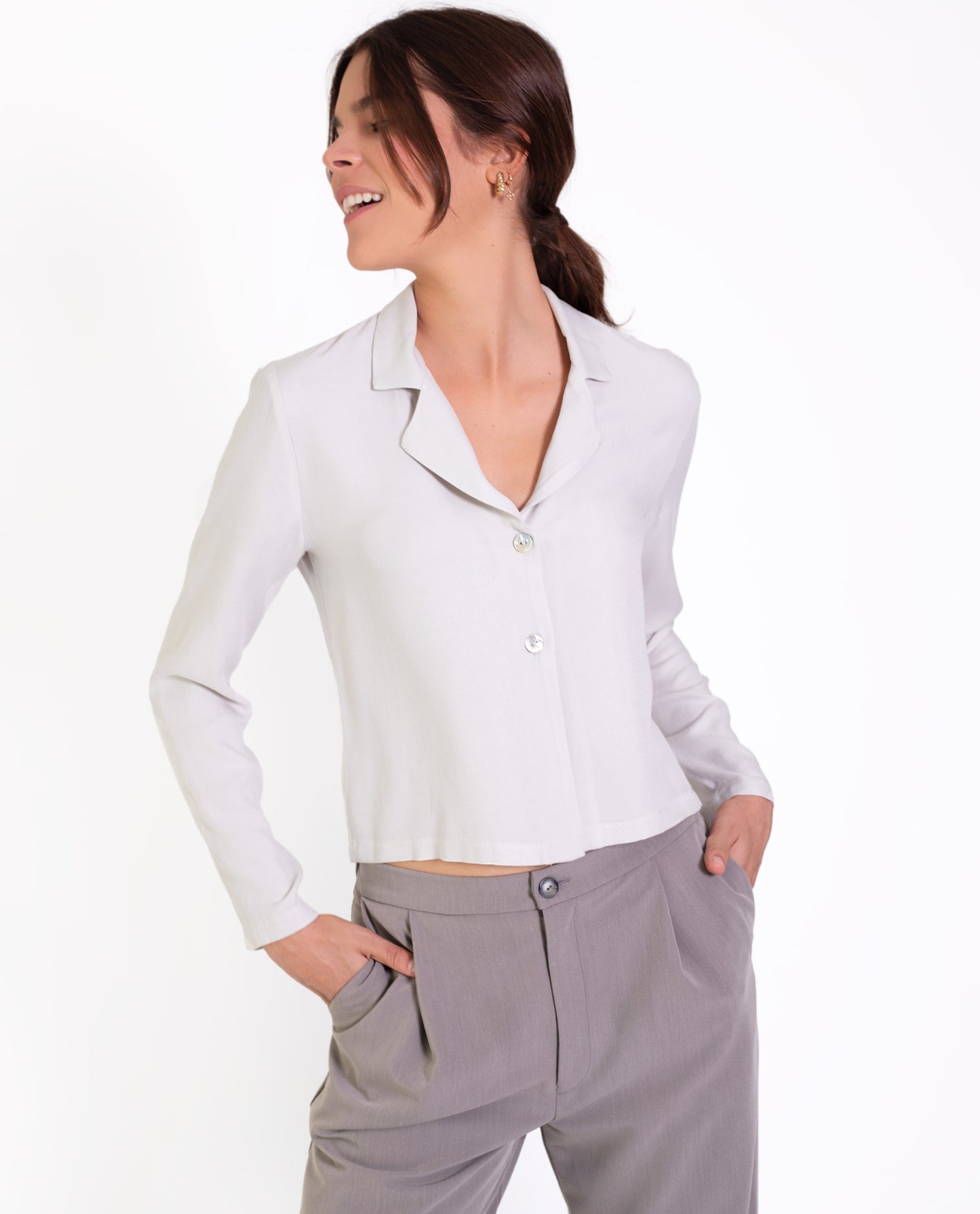 CAMISA COOLEST MATCH | Camisa de Mujer Gris con Manga Larga | Colección Casual THE-ARE