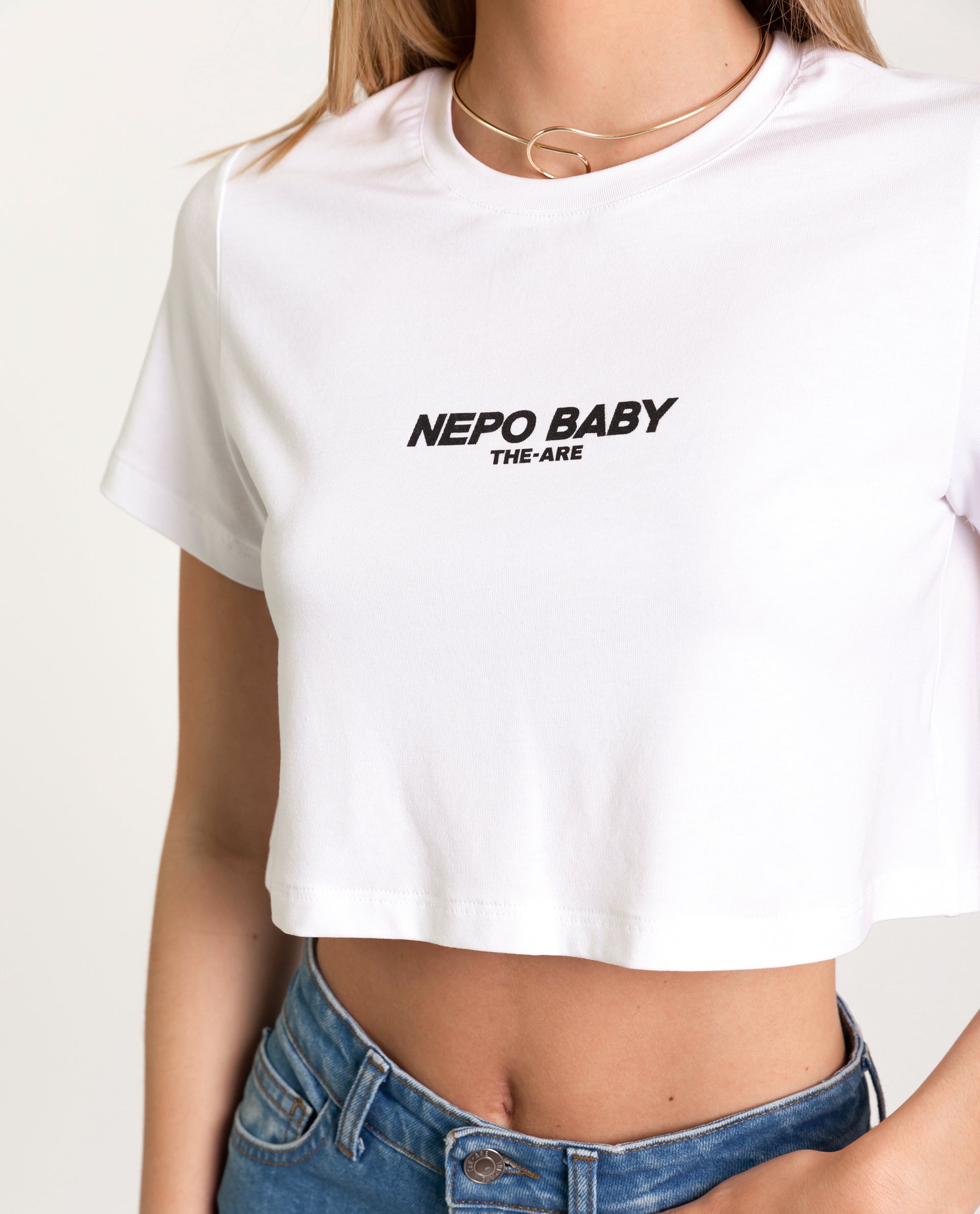 CAMISETA NEPO BABY | Camiseta Blanca de Manga Corta para Mujer Nepo Baby | THE-ARE
