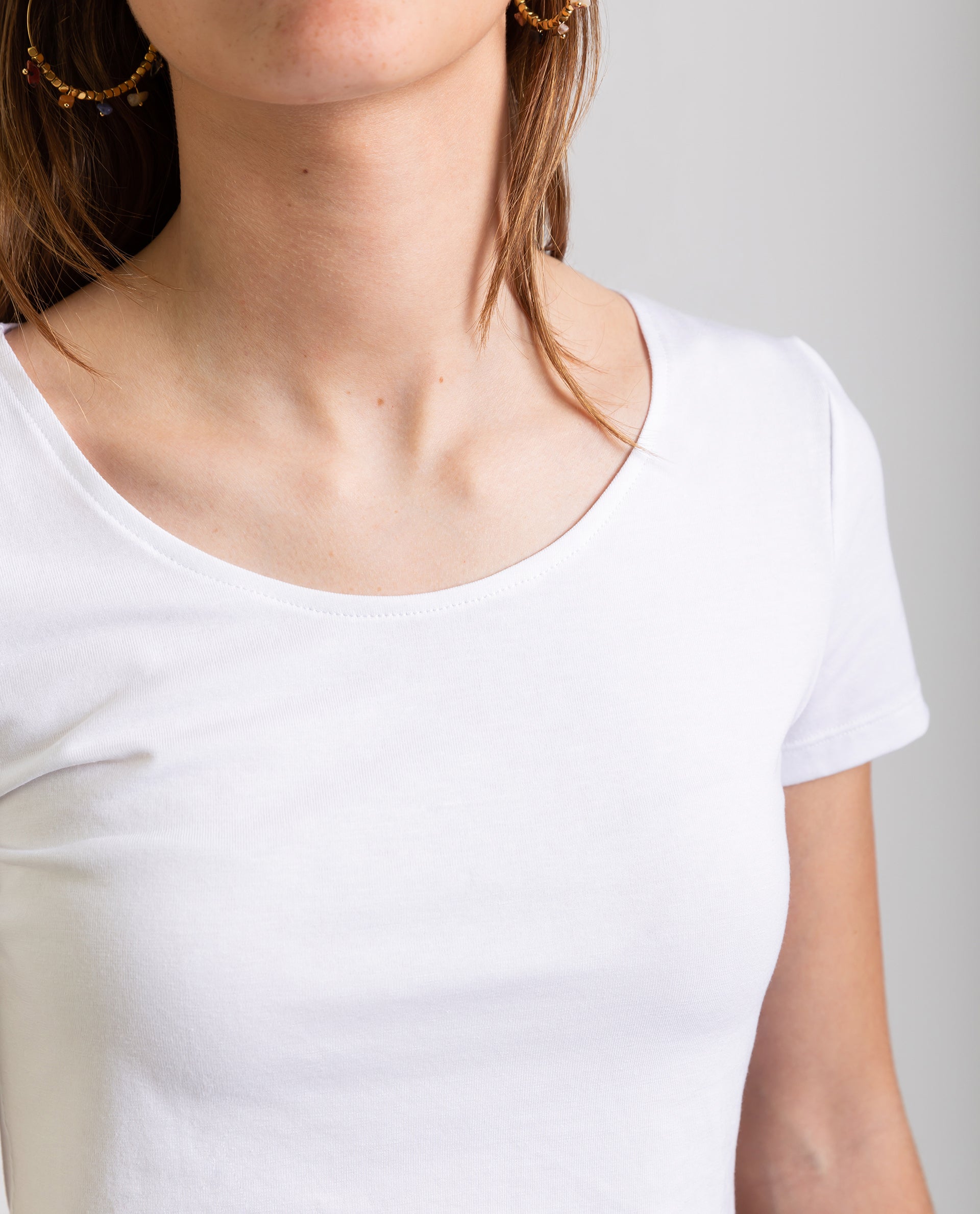 Camiseta Crop Top Blanco de Mujer con Corta | THE-ARE