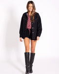 CAZADORA MOST WANTED  | Cazadora Negra Vaquera de Mujer Oversize | THE-ARE