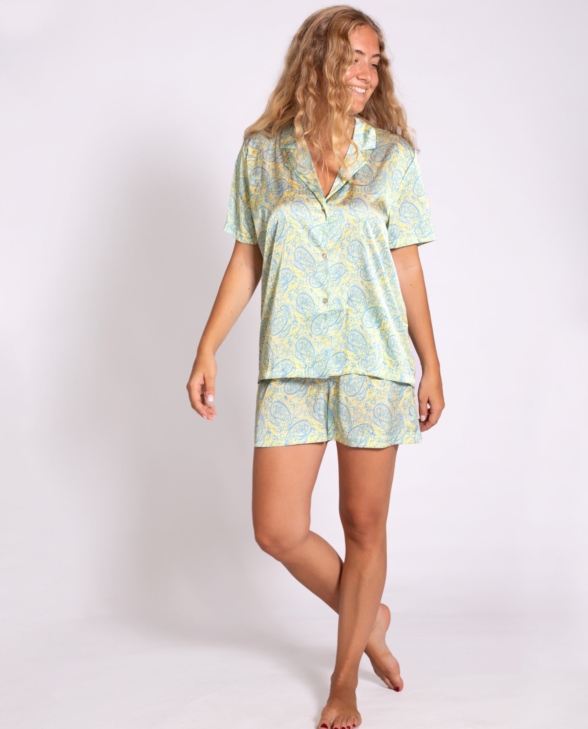 PIJAMA YELLOW DISORDER | Camisa Corta Pijama Mujer Print Paisley | THE-ARE x @mariafrubies