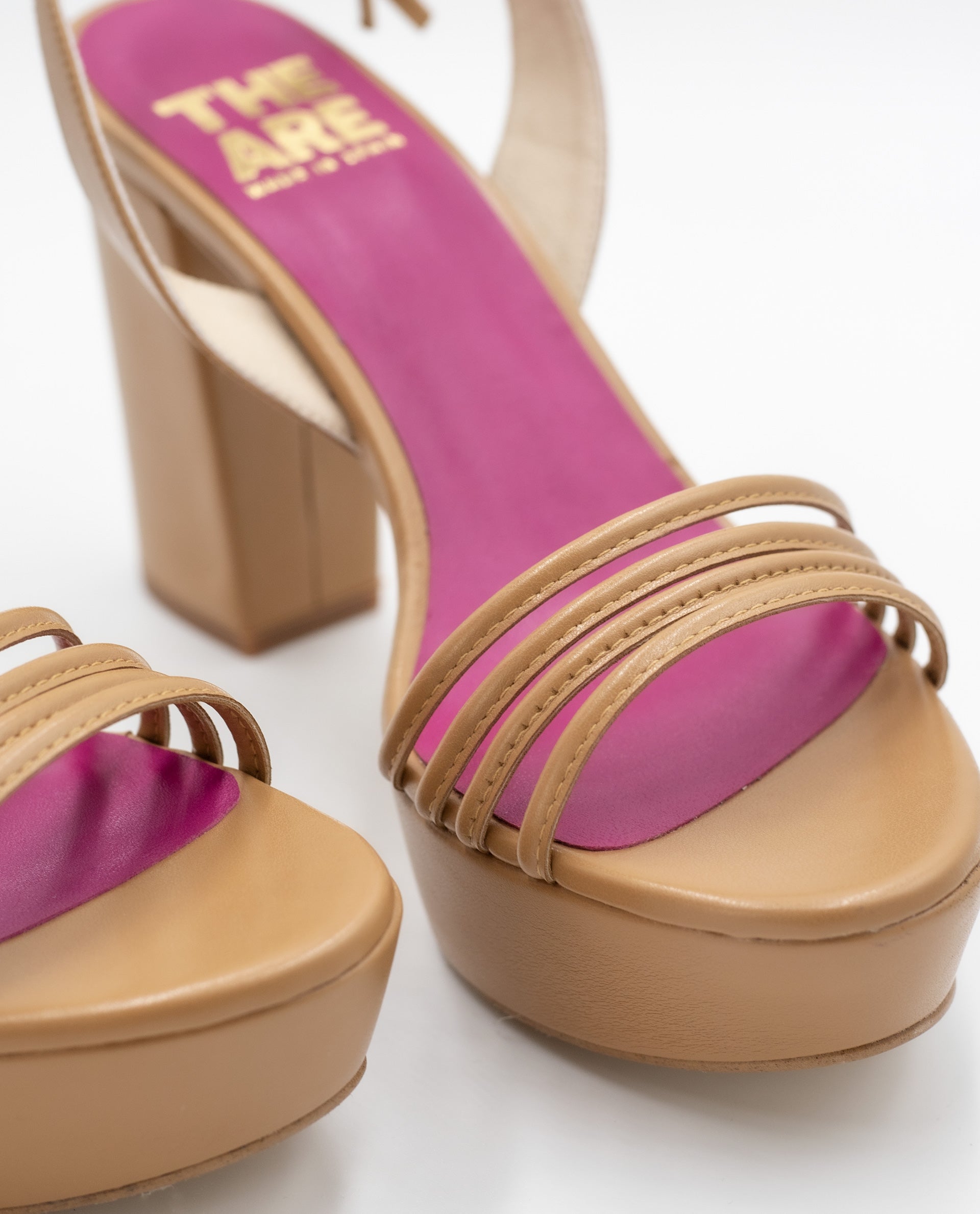 Representación Perforación Recomendación Sandalia de Tacón Camel con Plataforma | Zapatos THE-ARE