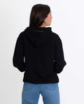 SUDADERA PURPOSE | Sudadera Negra de Mujer con Capucha y Bolsillos | THE-ARE