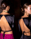 BLUSA MAKE AN IMPACT | Blusa Negra Satinada con Espalda Abierta | Colección Fiesta THE-ARE