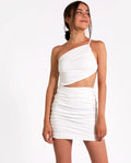 VESTIDO FEEL ALIVE | Vestido curto drapeado com recorte branco | THE-ARE