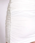 VESTIDO FEEL ALIVE | Vestido curto drapeado com recorte branco | THE-ARE