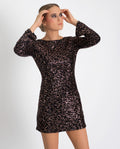 WE BOTH KNOW DRESS | Vestido de lantejoulas preto e dourado com mangas compridas | THE-ARE
