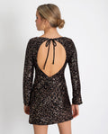WE BOTH KNOW DRESS | Vestido de lantejoulas preto e dourado com mangas compridas | THE-ARE
