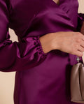 VESTIDO MRS. HERCE | Vestido Largo Elegante Cruzado Satinado Ciruela | Eventos THE-ARE