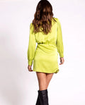 VESTIDO GO ON | Vestido Corto Manga Larga Verde Satinado | THE-ARE