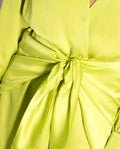 VESTIDO GO ON | Vestido Corto Manga Larga Verde Satinado | THE-ARE